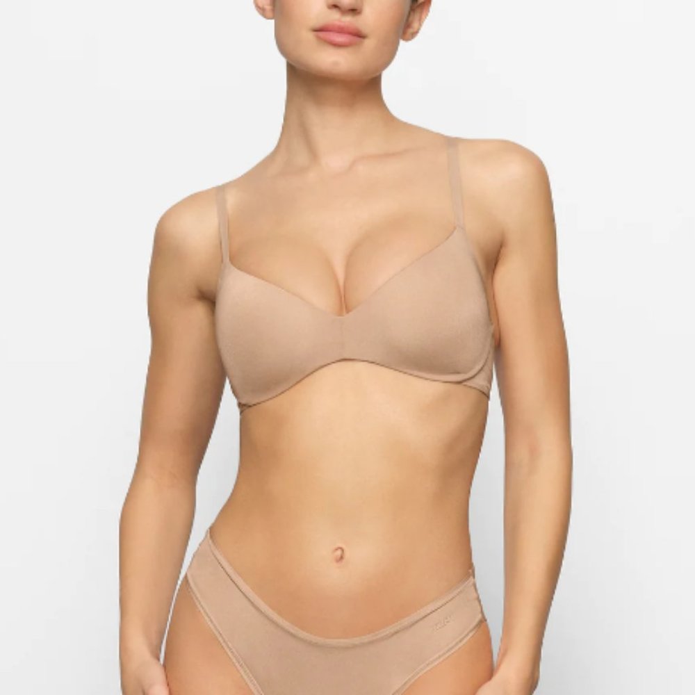 SKIMS Wireless Form Push-Up Plunge Bra | Mica | 30C